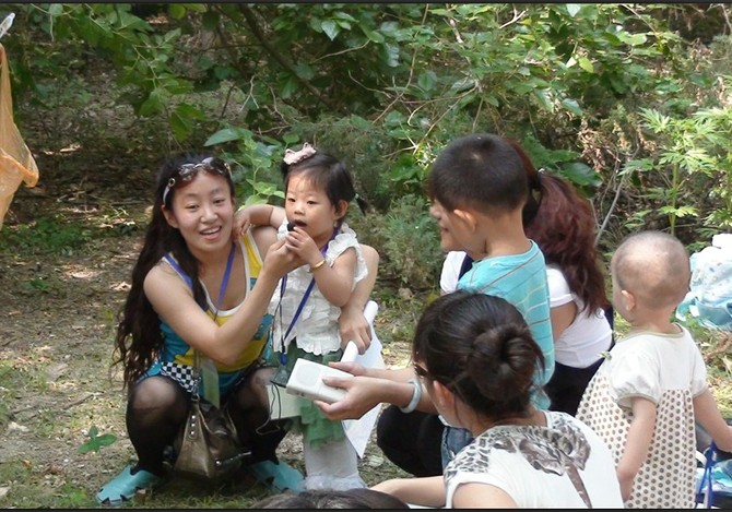 霏霏在做自我介绍