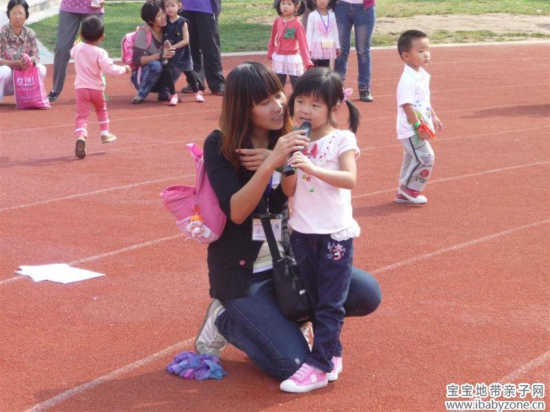 芊芊在唱歌