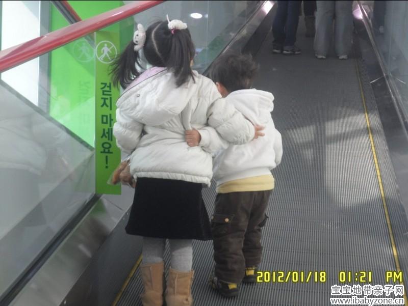姐弟相互扶持1