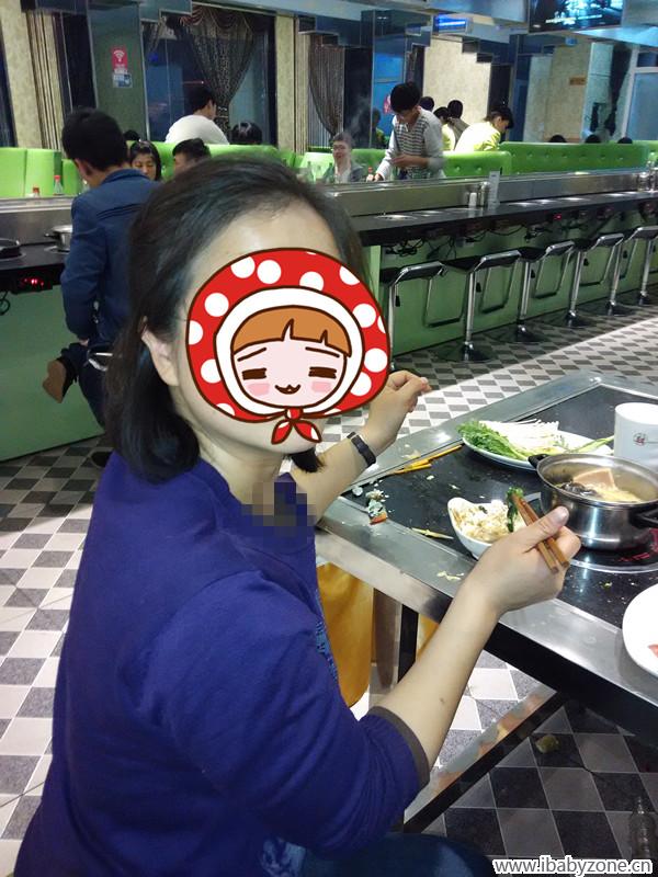 远处的高脚凳