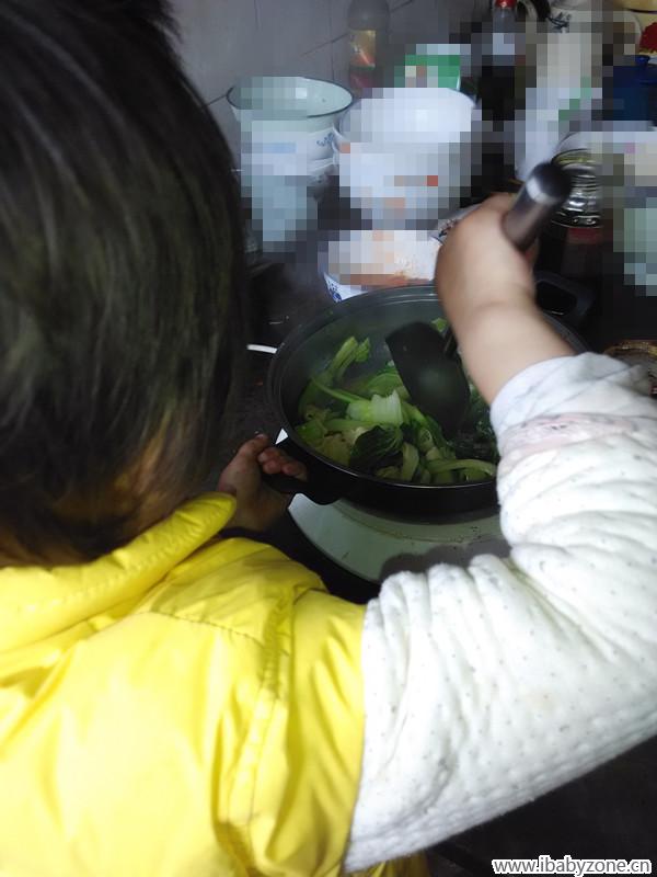 做饭的小背影啊