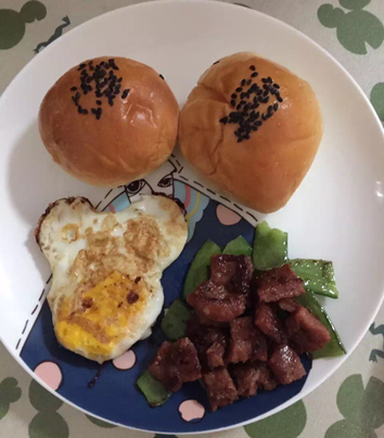 1小面包鸡蛋牛肉