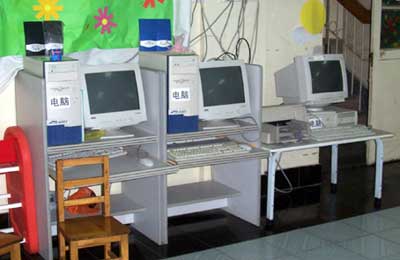 电脑室一角