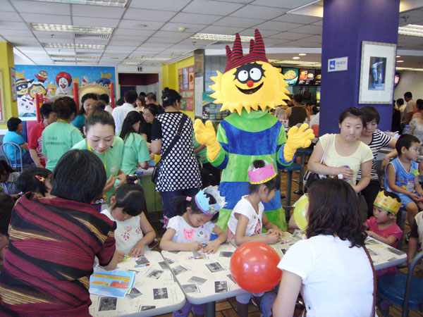 踊跃参加活动