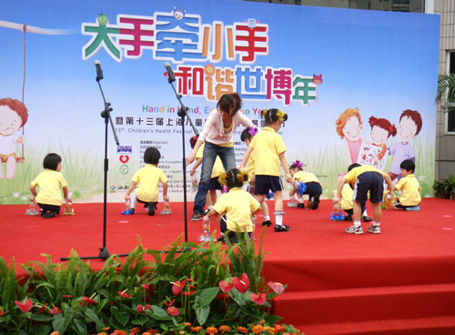 大手牵小手排练现场